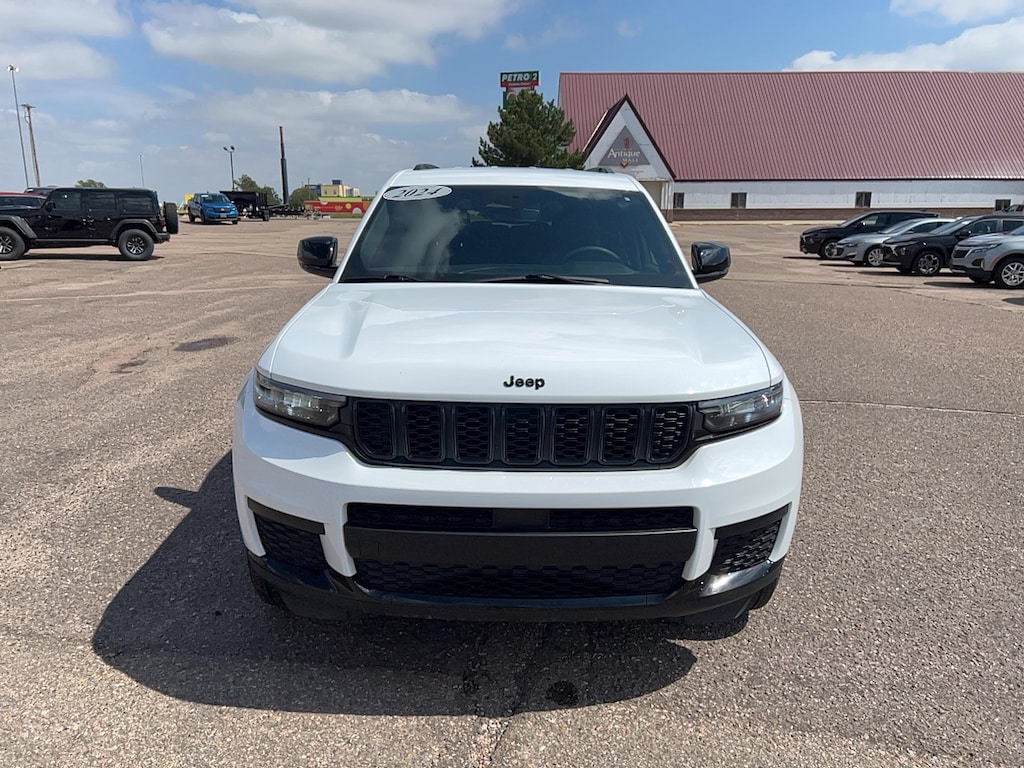 Used 2024 Jeep Grand Cherokee L Laredo SUV