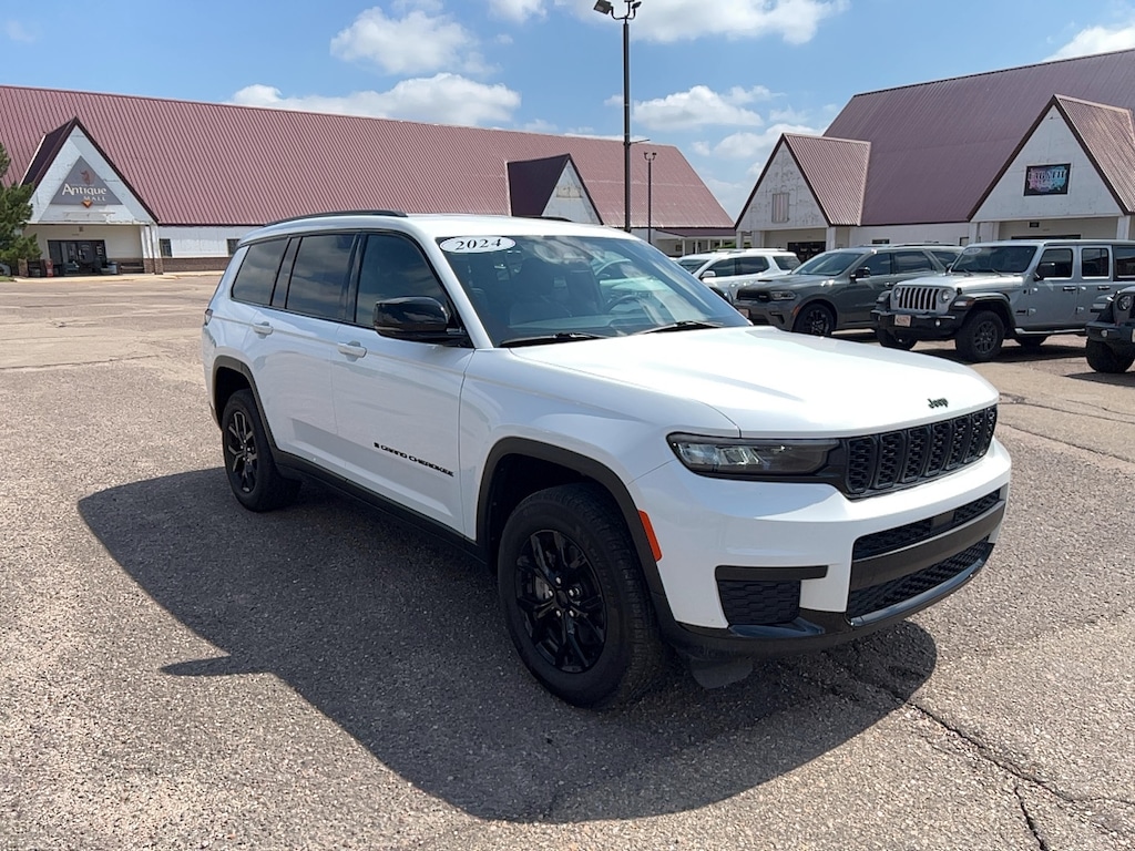 Used 2024 Jeep Grand Cherokee L Laredo SUV
