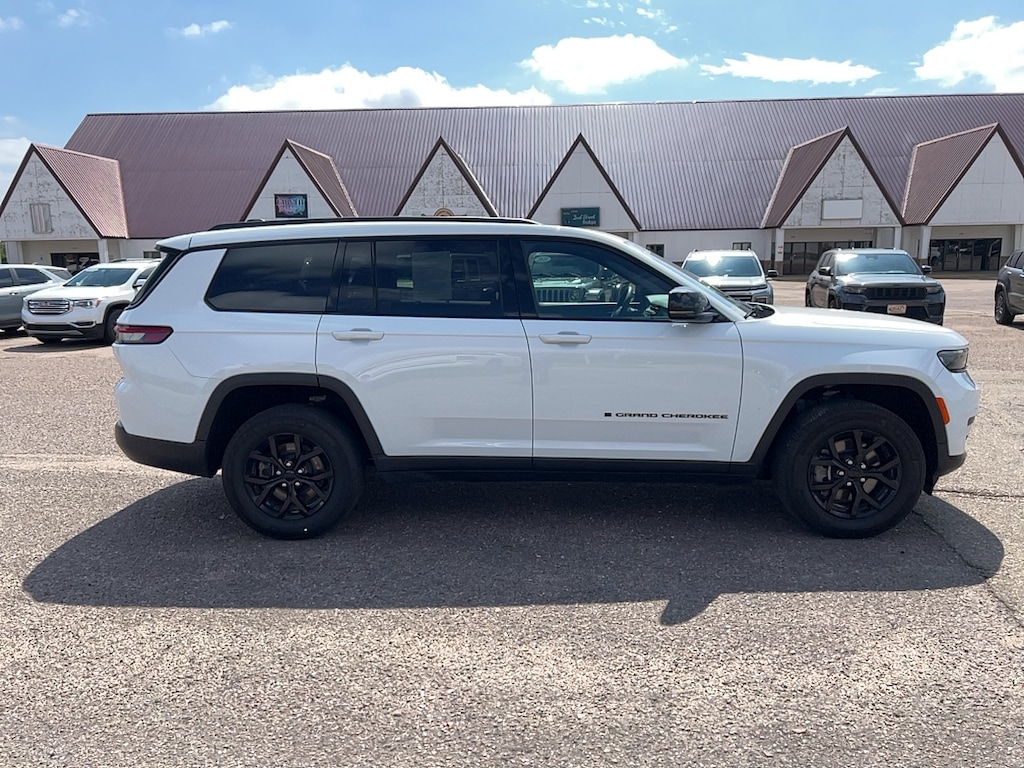 Used 2024 Jeep Grand Cherokee L Laredo SUV