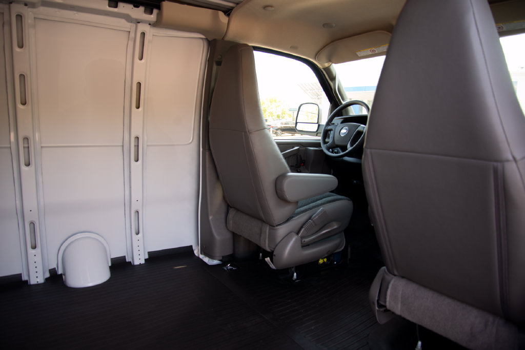 2025 Chevrolet Express Cargo Work Van - Photo 19