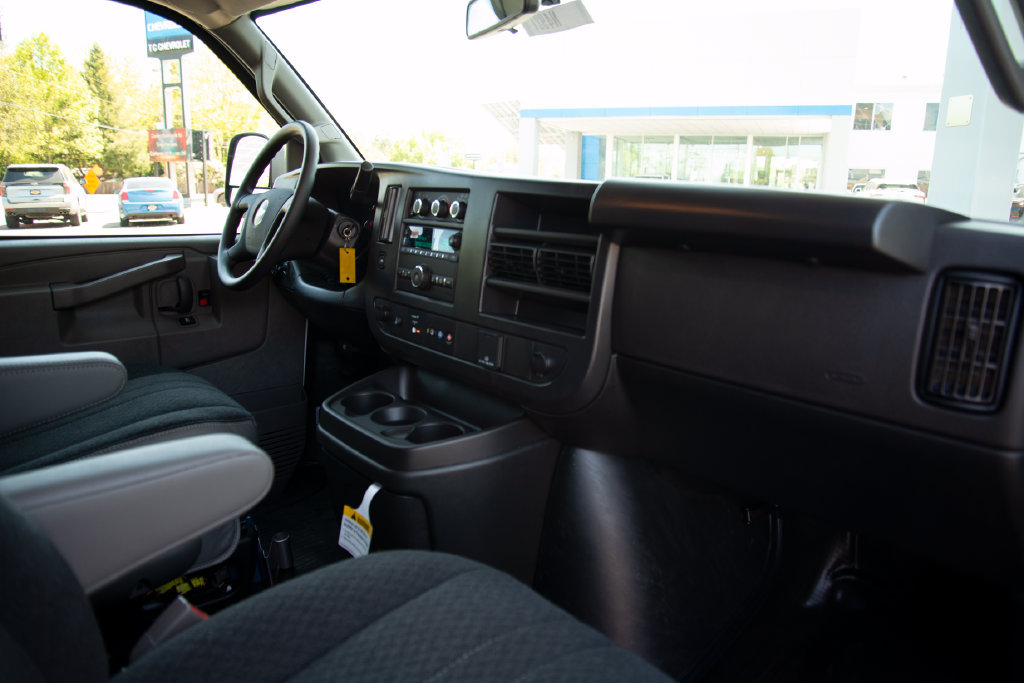2025 Chevrolet Express Cargo Work Van - Photo 18