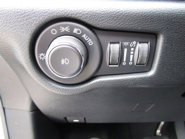 2026 Chrysler Pacifica Select - Photo 14