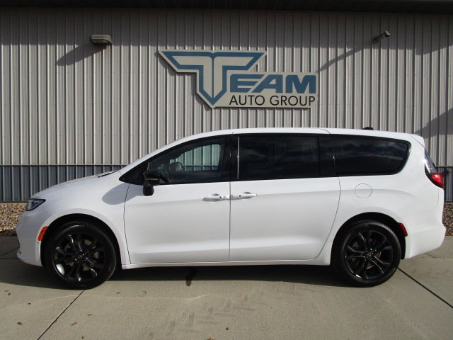2026 Chrysler Pacifica Select - Photo 4