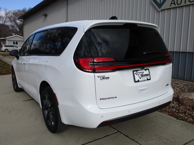 2026 Chrysler Pacifica Select - Photo 5