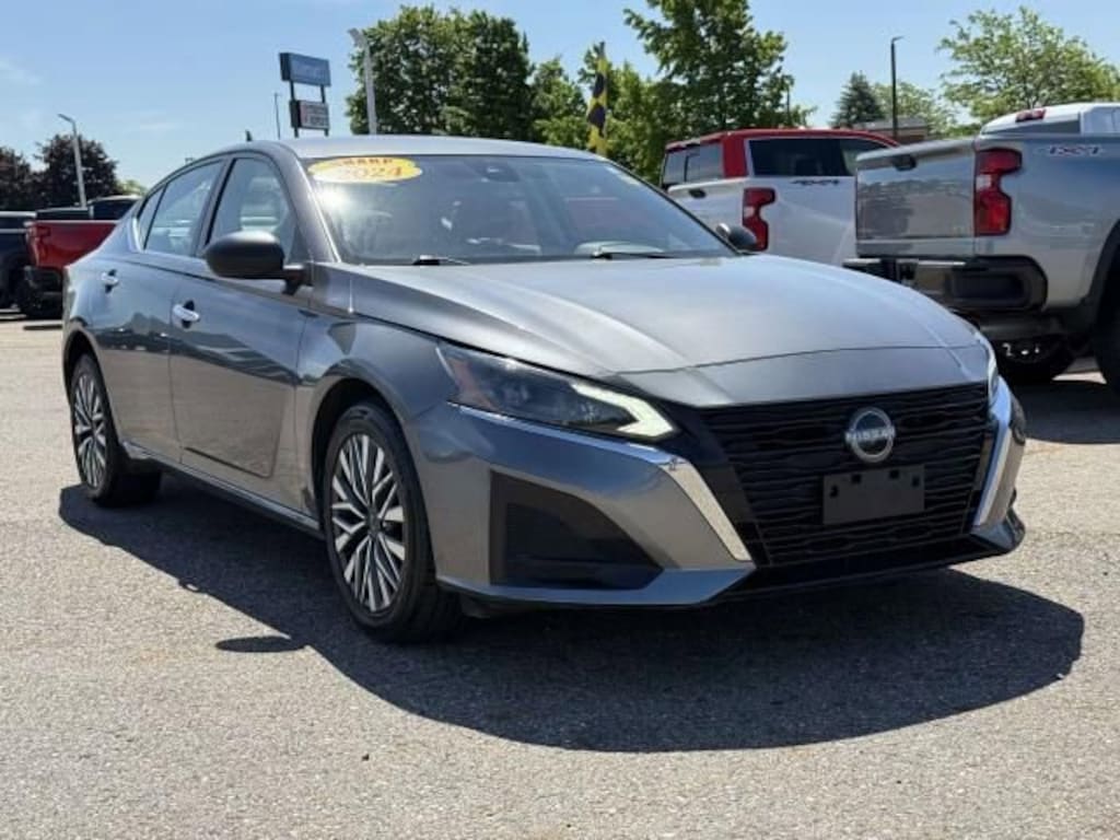 Used 2024 Nissan Altima 2.5 SV Sedan