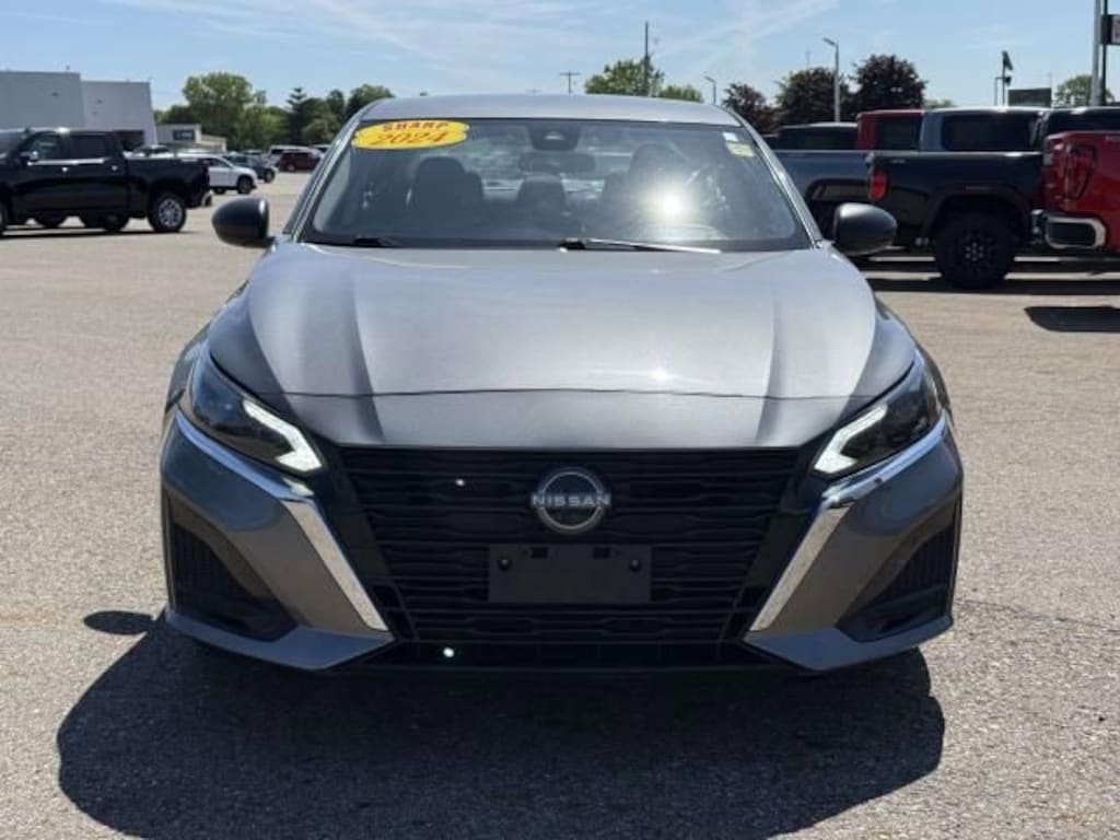Used 2024 Nissan Altima 2.5 SV Sedan
