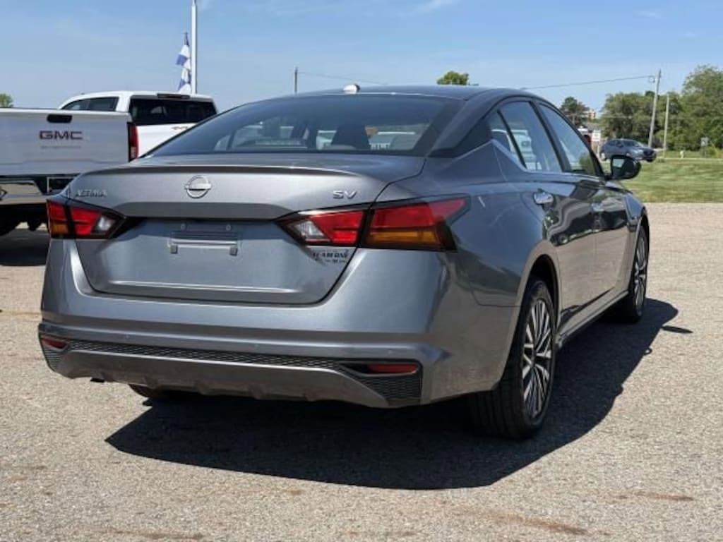 Used 2024 Nissan Altima 2.5 SV Sedan