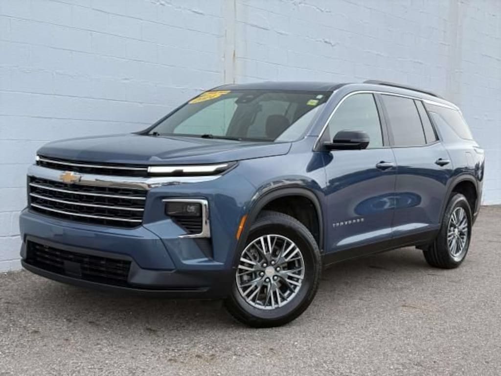 Used 2024 Chevrolet Traverse LT SUV