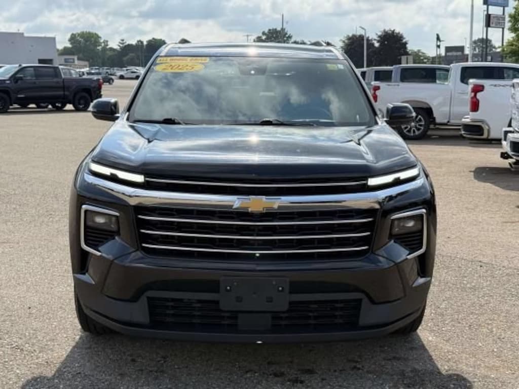 Used 2025 Chevrolet Traverse LT SUV