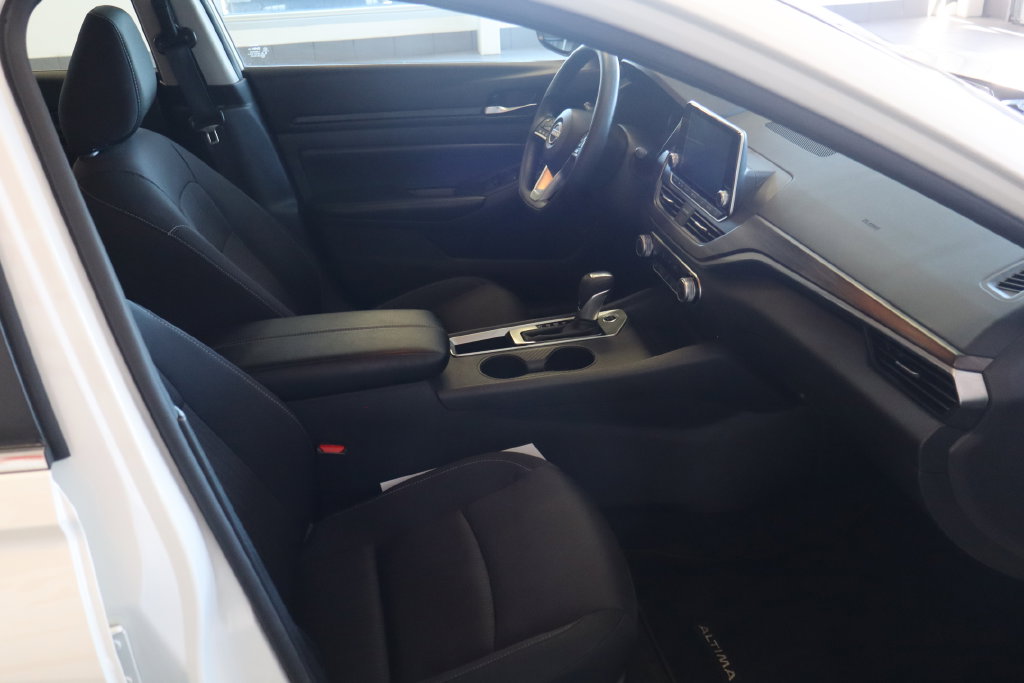 2025 Nissan Altima SV - Photo 15