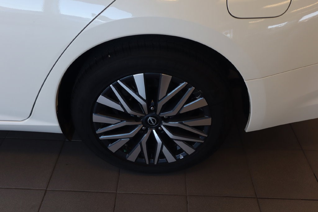 2025 Nissan Altima SV - Photo 8