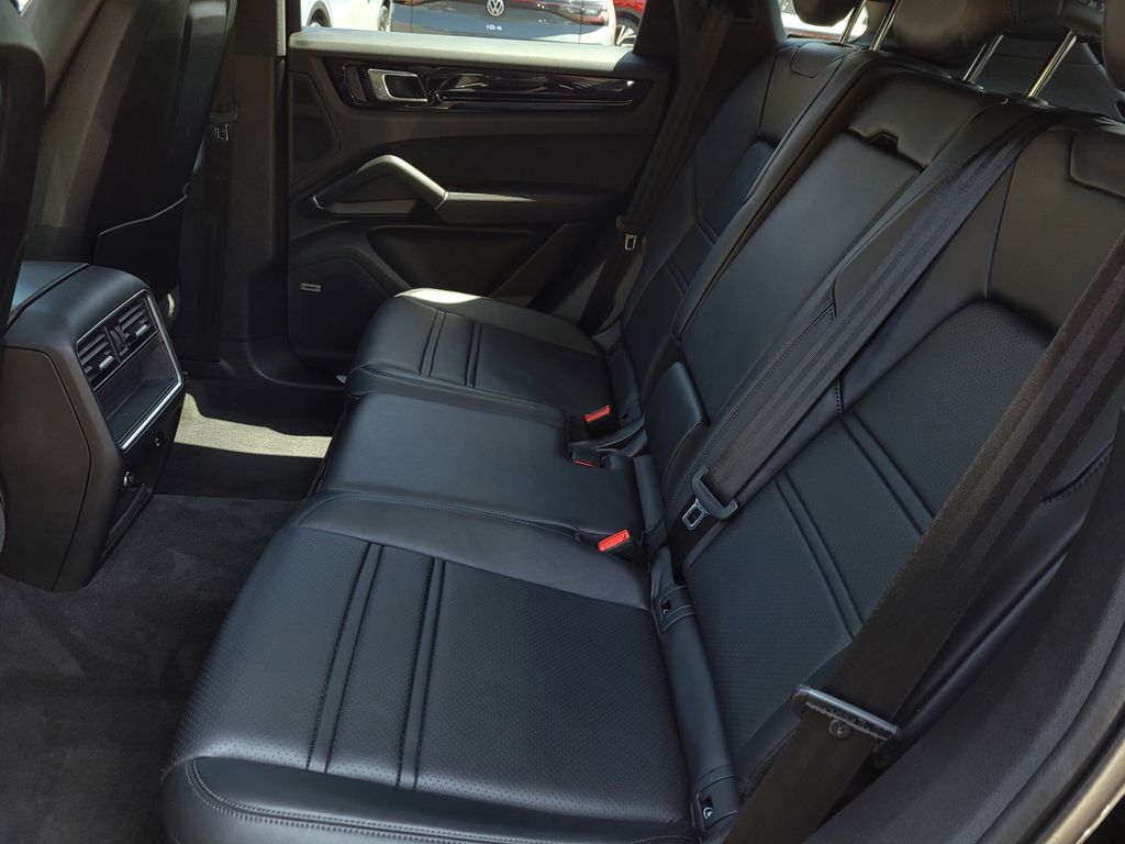 2022 Porsche Cayenne Base - Photo 12