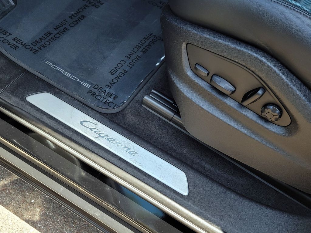2022 Porsche Cayenne Base - Photo 18