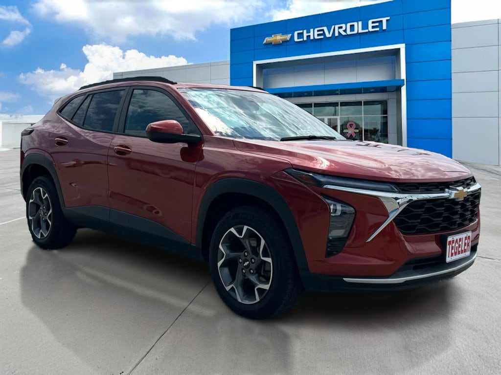 2024 Chevrolet Trax LT - Photo 3