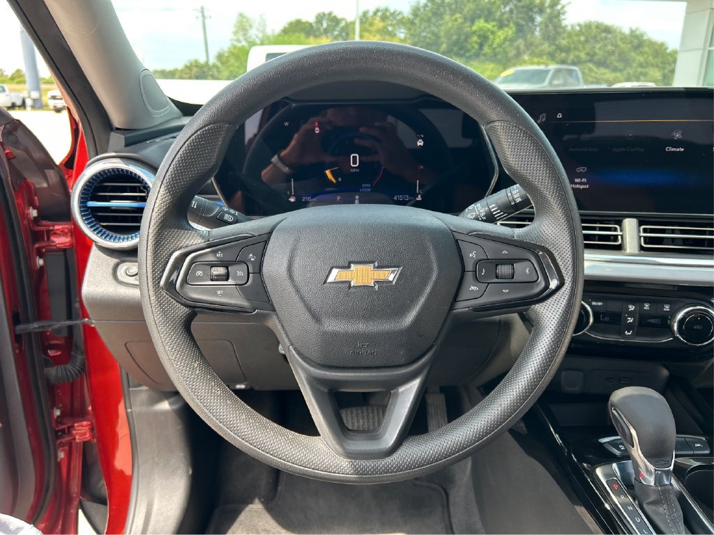 2024 Chevrolet Trax LT - Photo 17