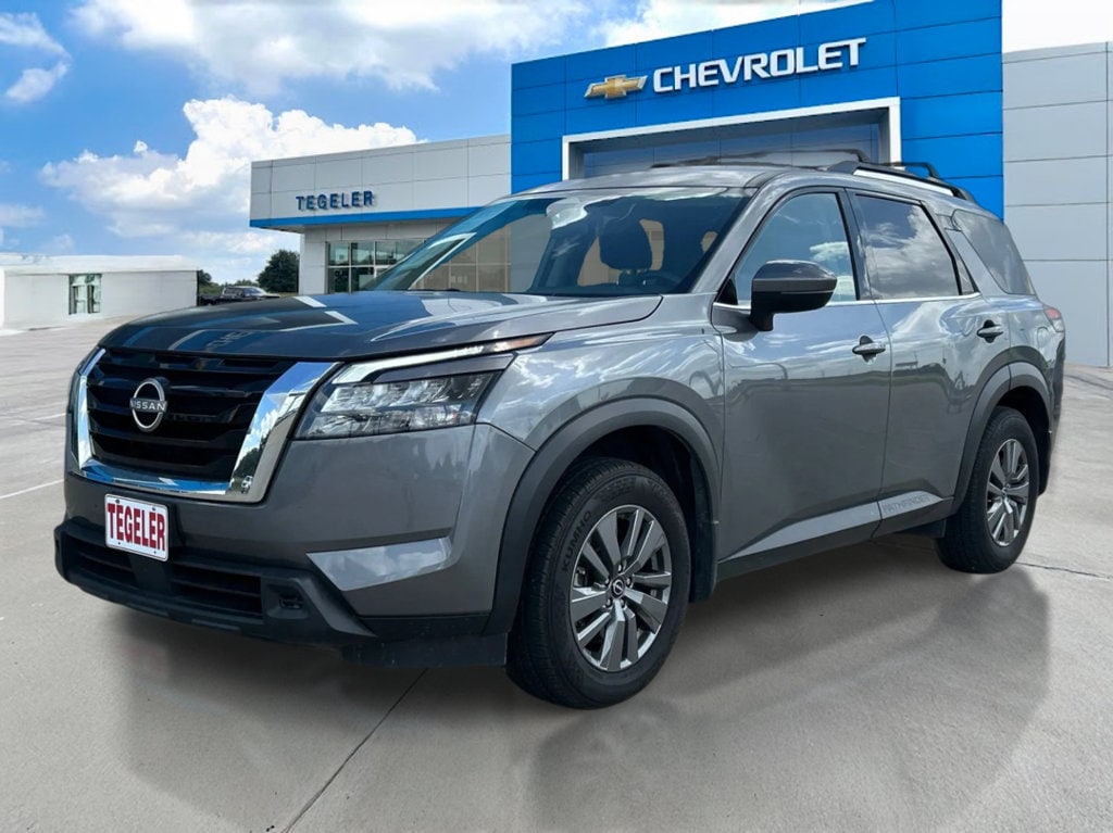 2025 Nissan Pathfinder SV