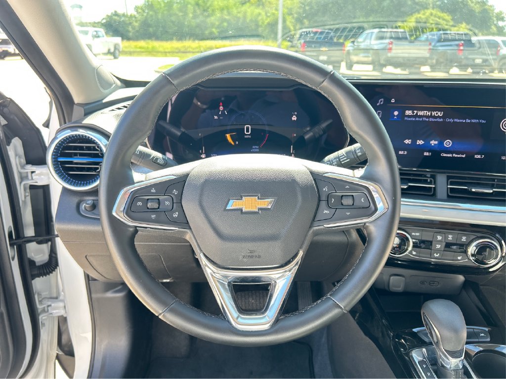 2025 Chevrolet Trax LT - Photo 17