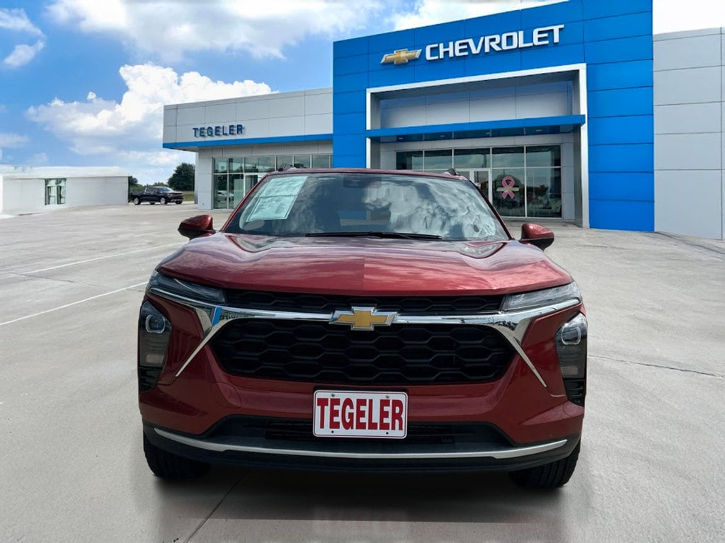 2024 Chevrolet Trax LT - Photo 2