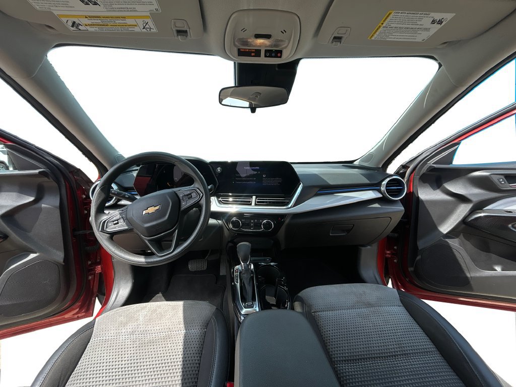 2024 Chevrolet Trax LT - Photo 13