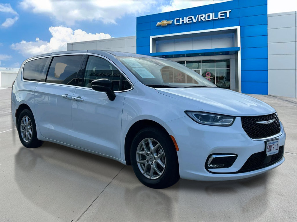 Used 2024 Chrysler Pacifica Touring L
