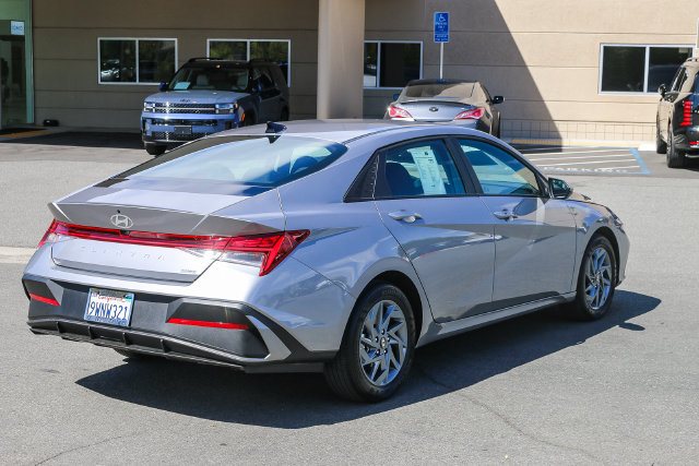 2026 Hyundai Elantra Blue - Photo 10