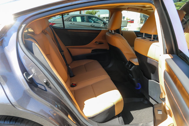 2023 Lexus ES 350 - Photo 22