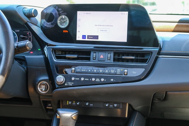 2023 Lexus ES 350 - Photo 17