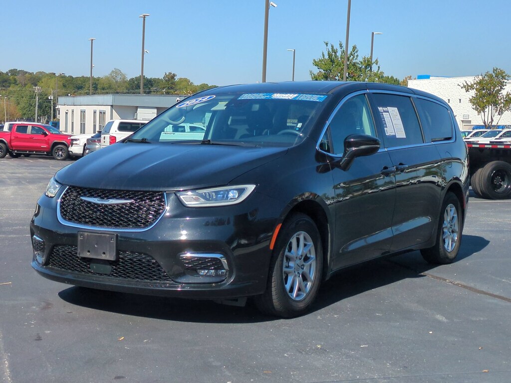 Used 2024 Chrysler Pacifica Touring L Minivan