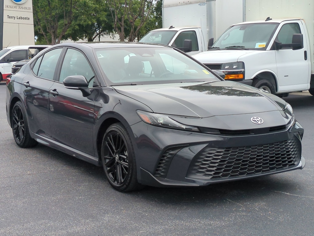 Used 2025 Toyota Camry SE Sedan