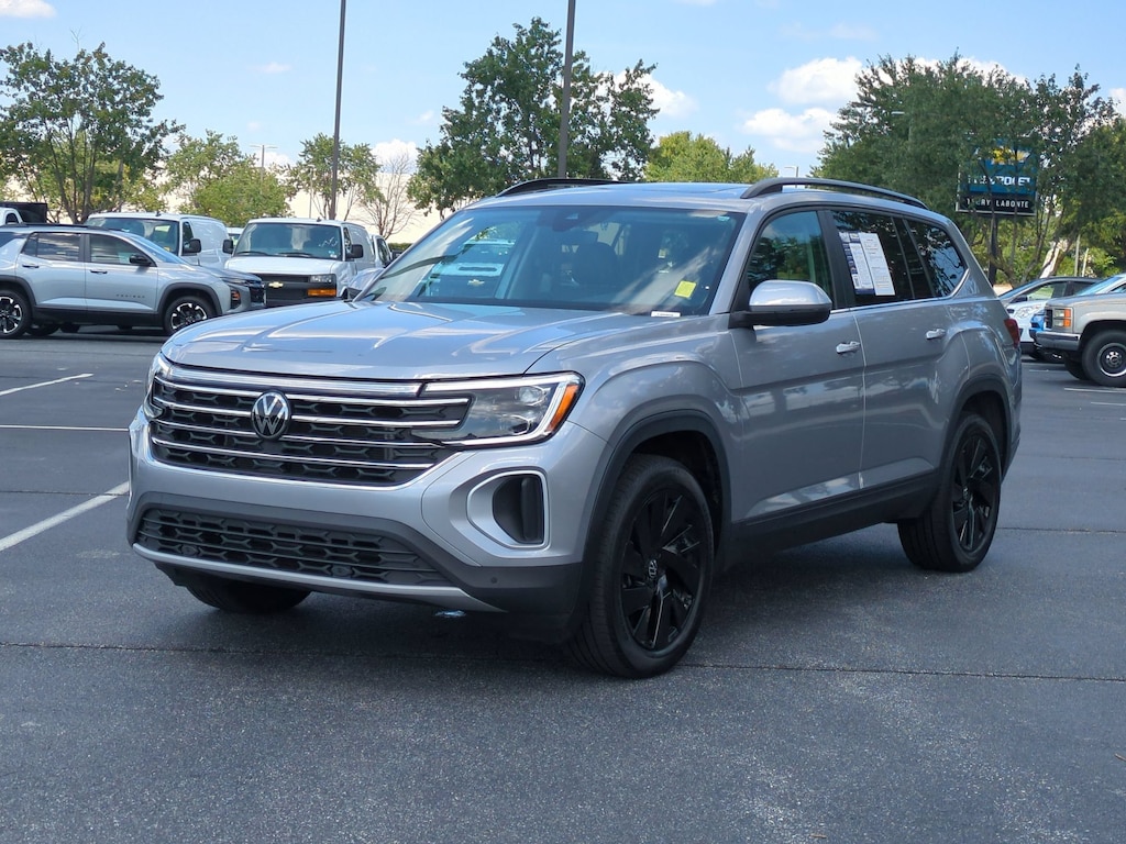 Used 2024 Volkswagen Atlas 2.0T SE w/Technology SUV
