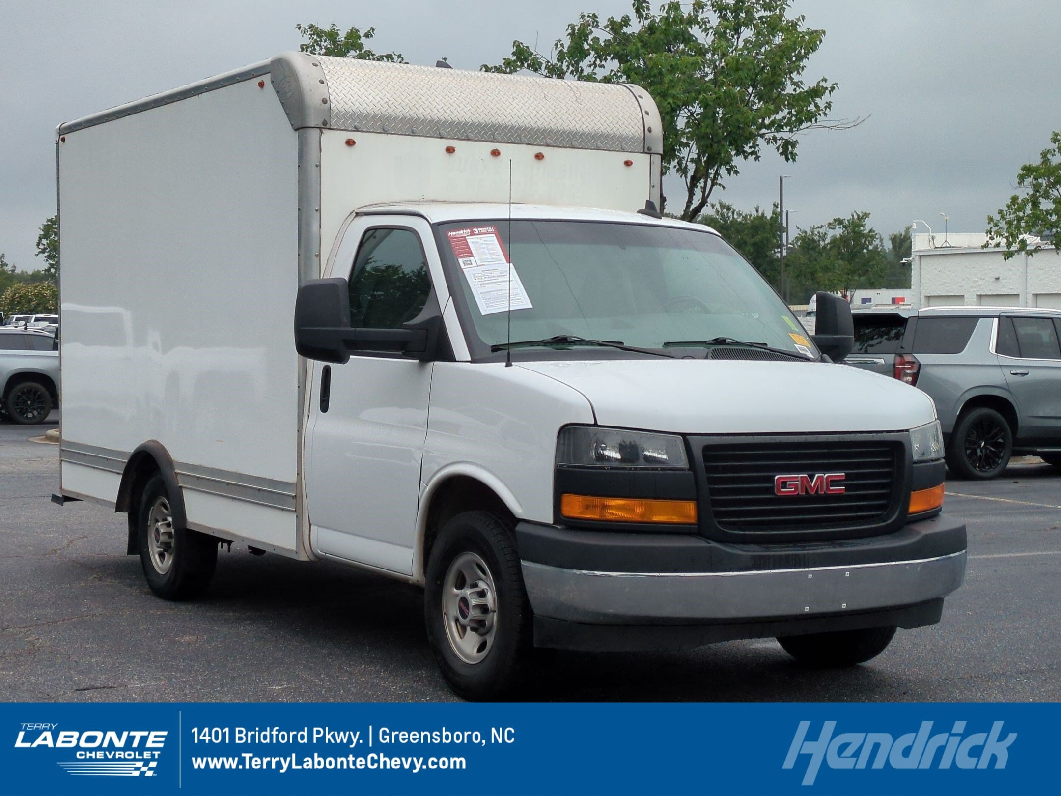 2022 GMC Savana Cutaway Work Van