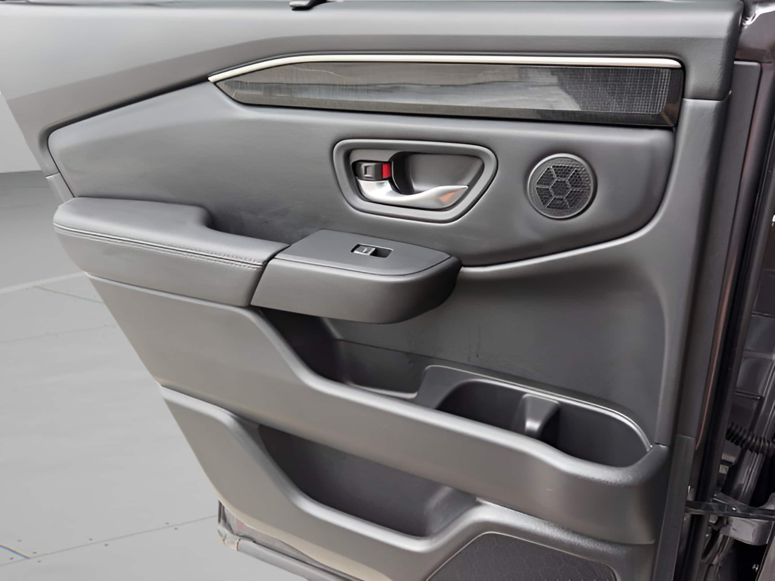 2025 Honda Pilot Elite - Photo 25