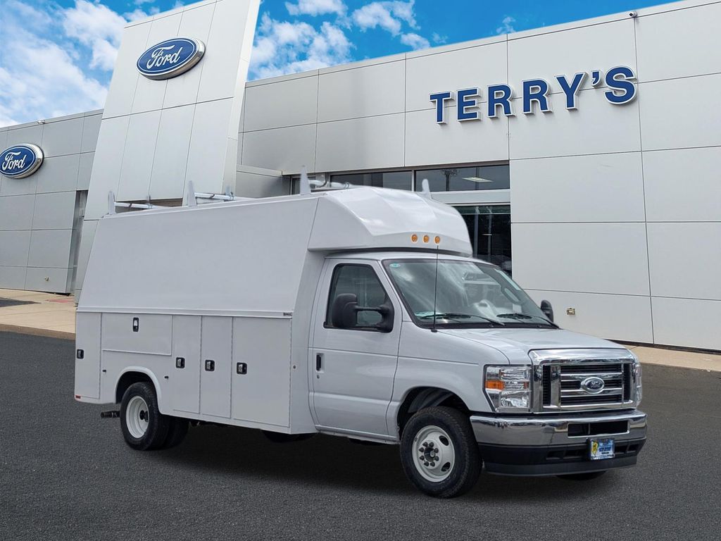  Ford E-350 Cutaway