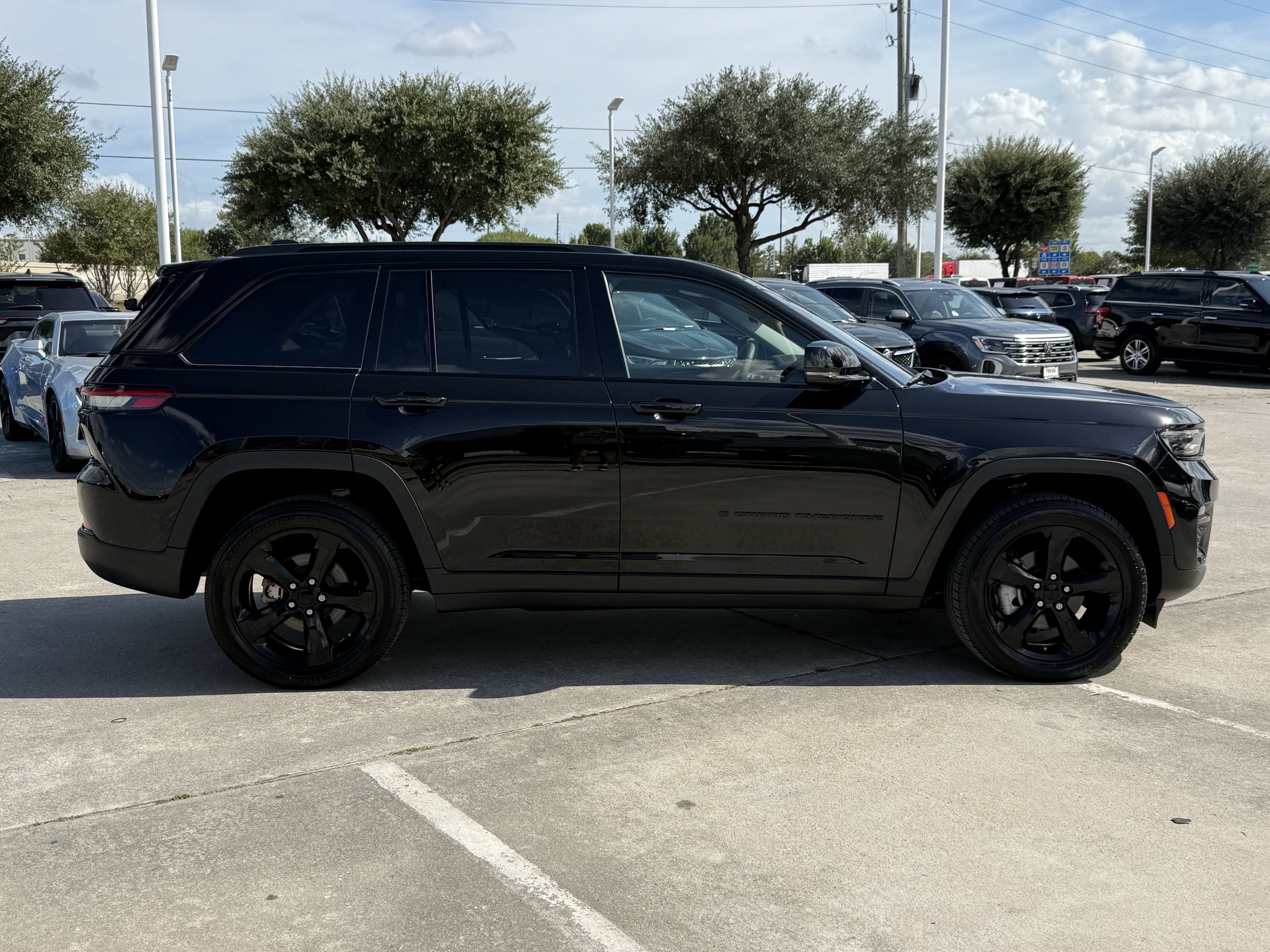 Used 2023 Jeep Grand Cherokee Limited SUV
