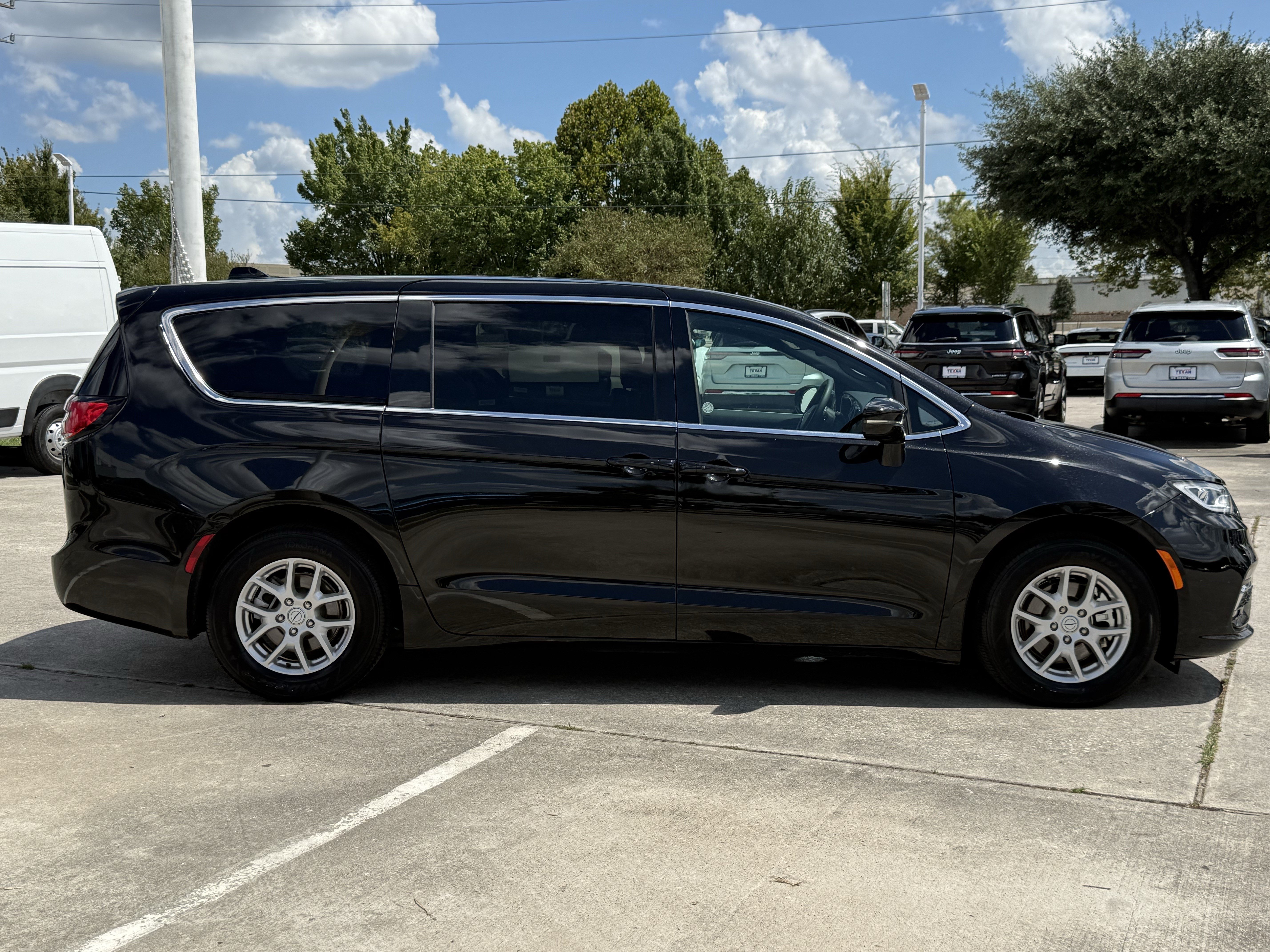 Used 2026 Chrysler Pacifica Select Van Passenger Van