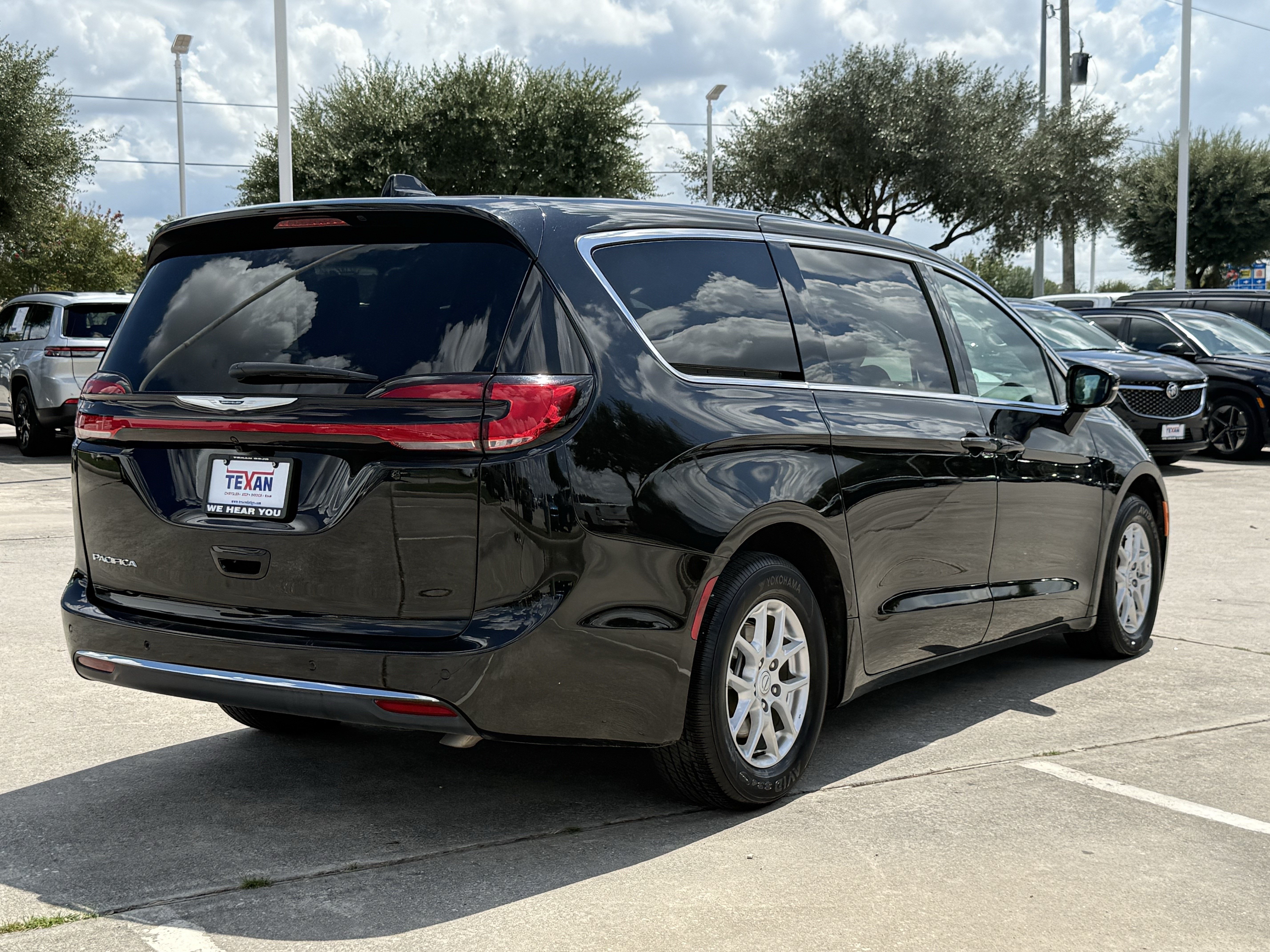 Used 2026 Chrysler Pacifica Select Van Passenger Van