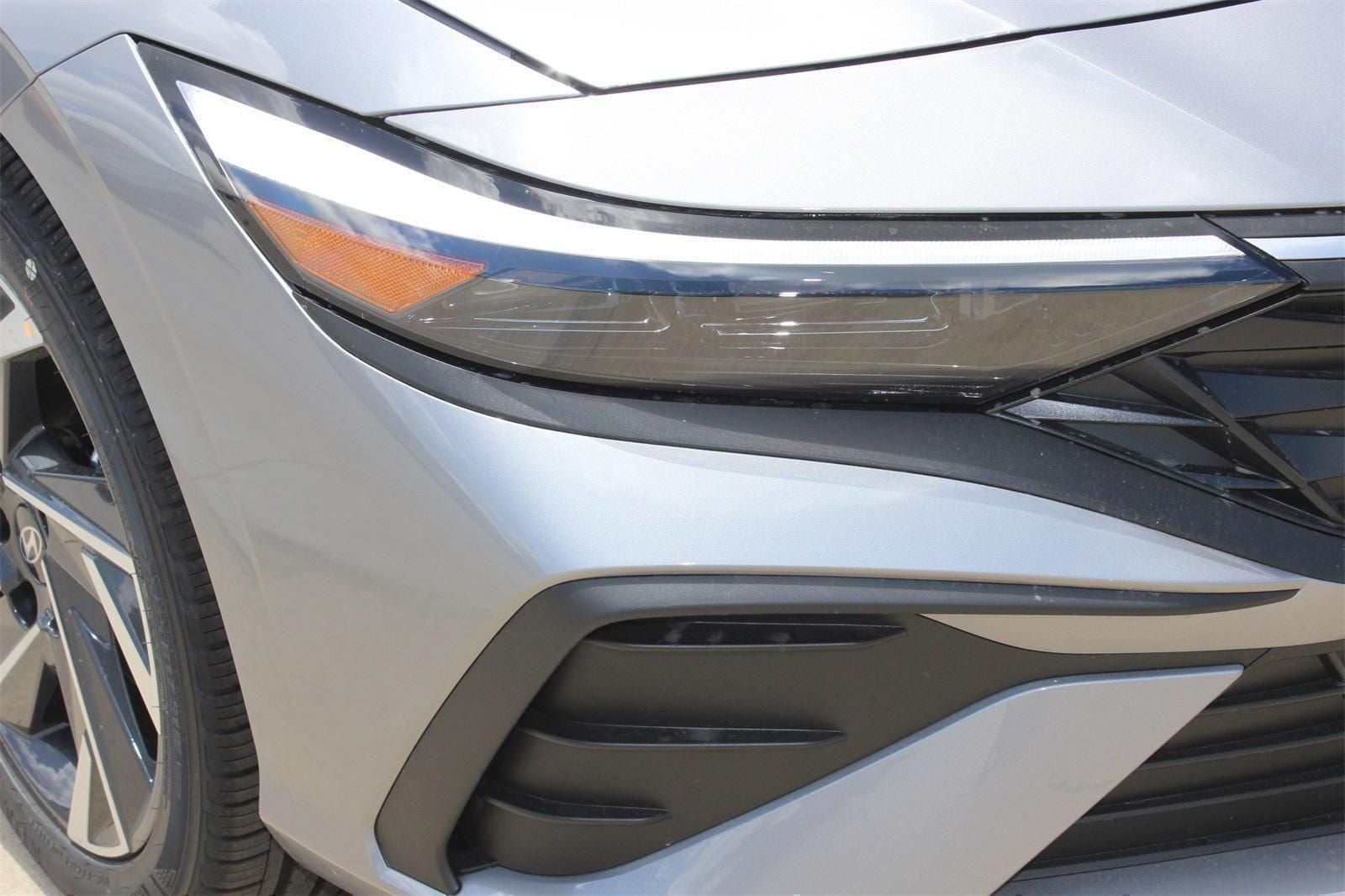 2025 Hyundai Elantra SEL - Photo 25