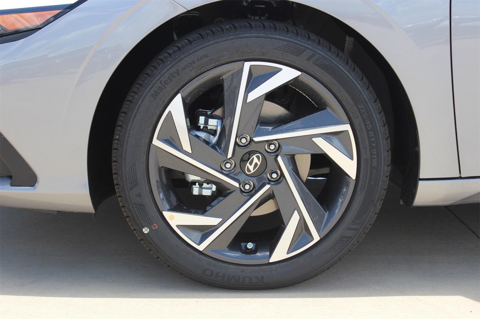 2025 Hyundai Elantra SEL - Photo 27