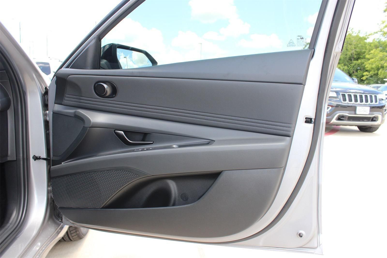 2025 Hyundai Elantra SEL - Photo 23