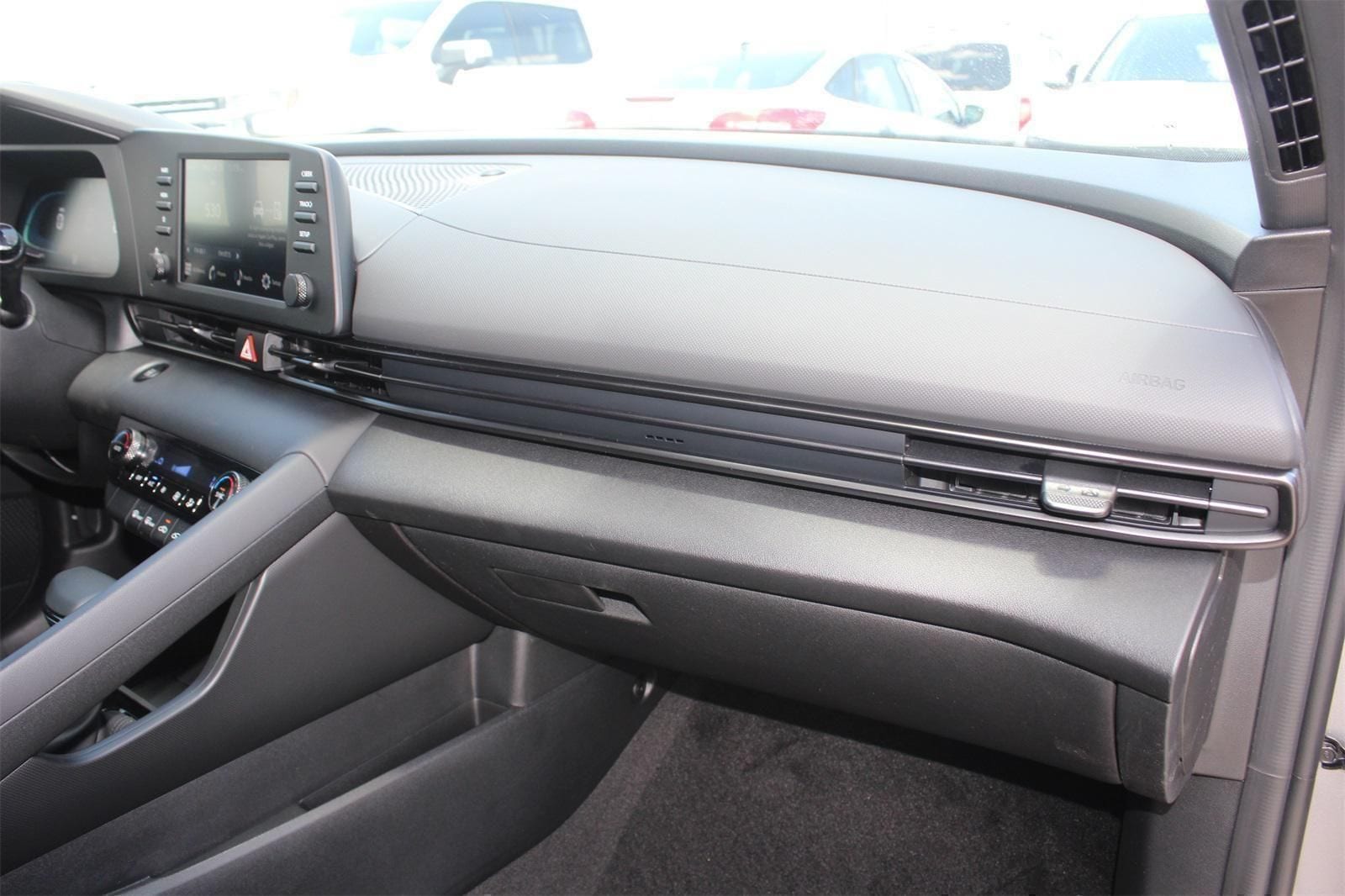 2025 Hyundai Elantra SEL - Photo 22