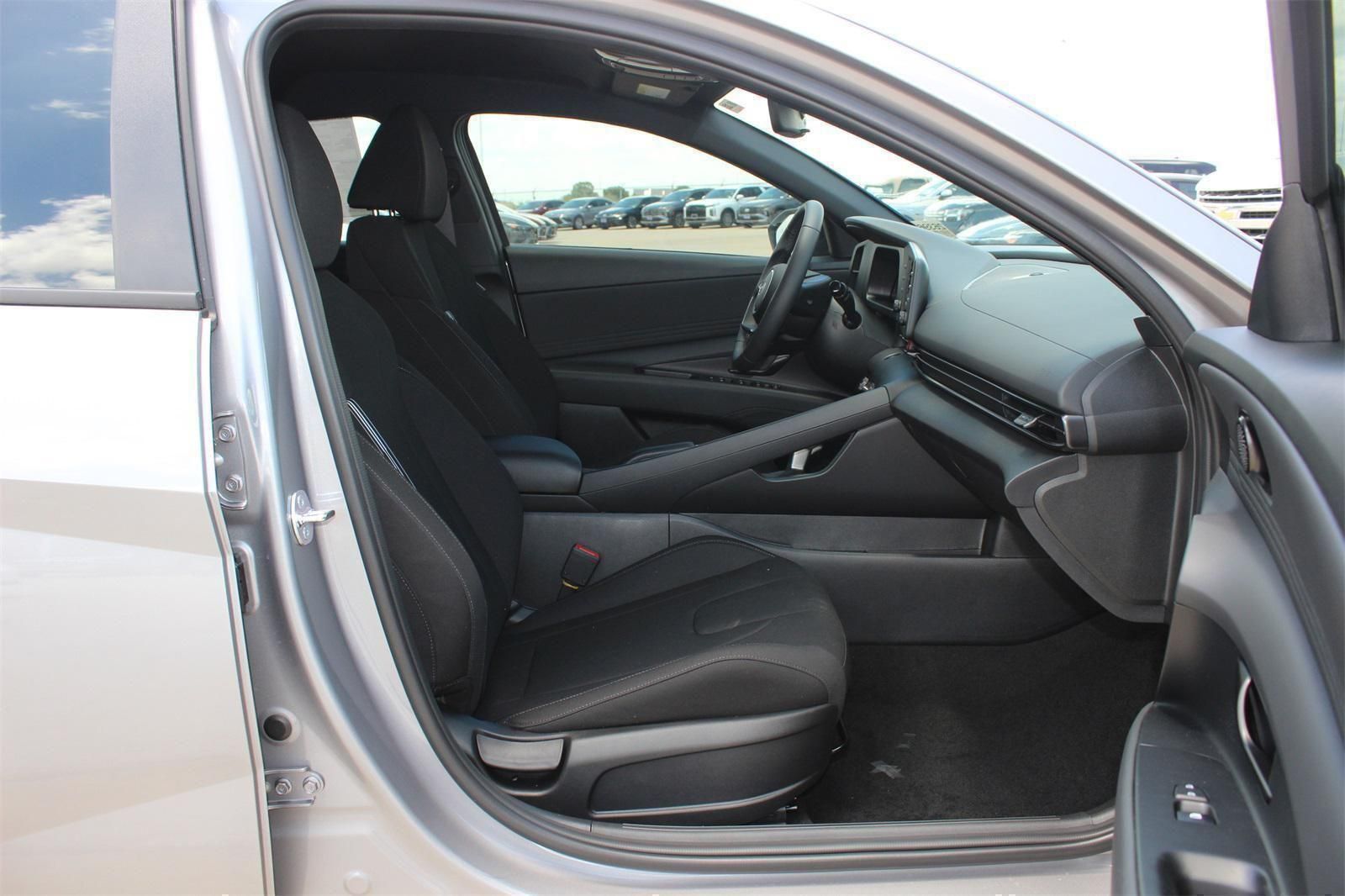 2025 Hyundai Elantra SEL - Photo 21