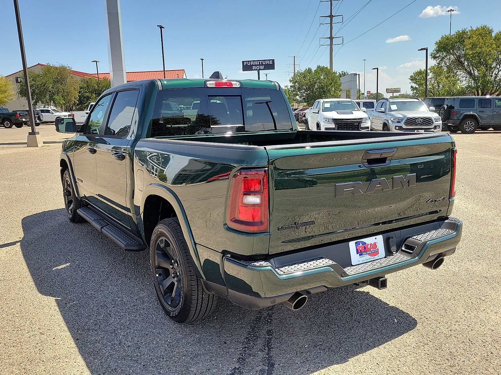 New 2026 Ram 1500 LONE STAR CREW CAB 4X4 5'7 BOX Pickup