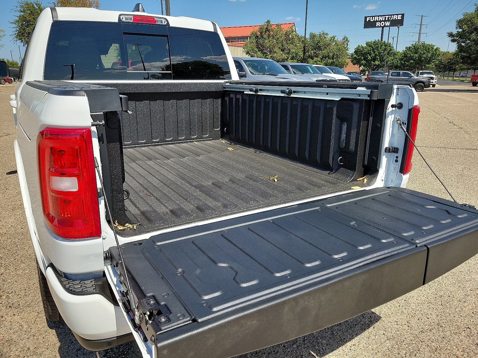 2026 RAM 1500 Laramie - Photo 8