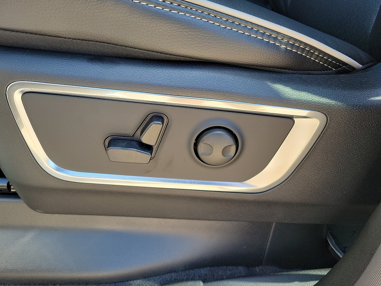 2026 RAM 1500 Laramie - Photo 13