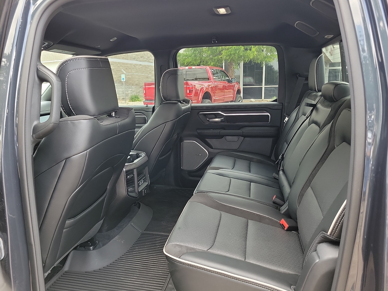 2026 RAM 1500 Laramie - Photo 9