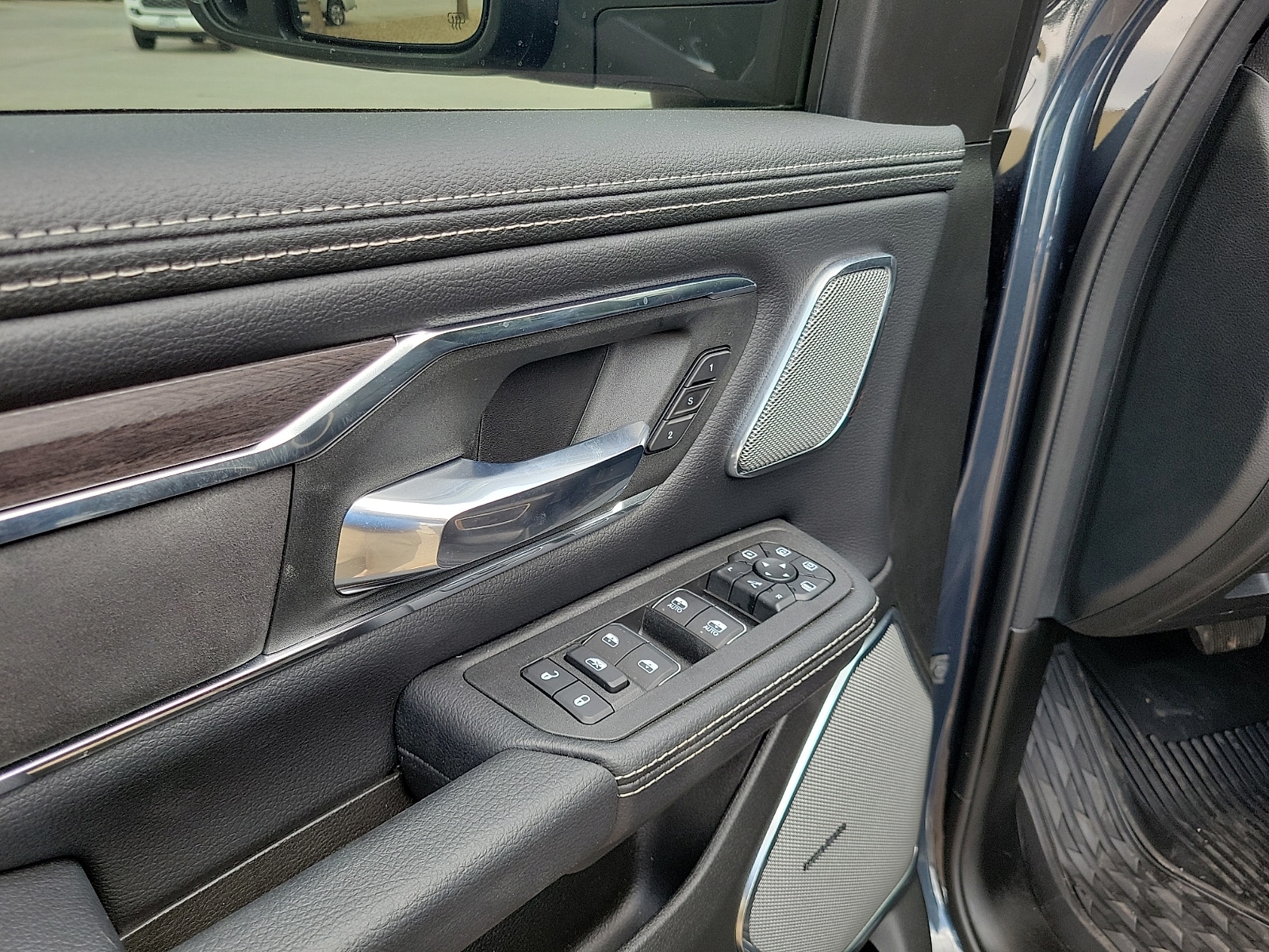 2026 RAM 1500 Laramie - Photo 11