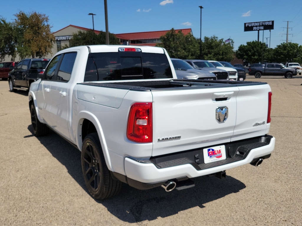 New 2026 Ram 1500 LARAMIE CREW CAB 4X4 5'7 BOX Pickup