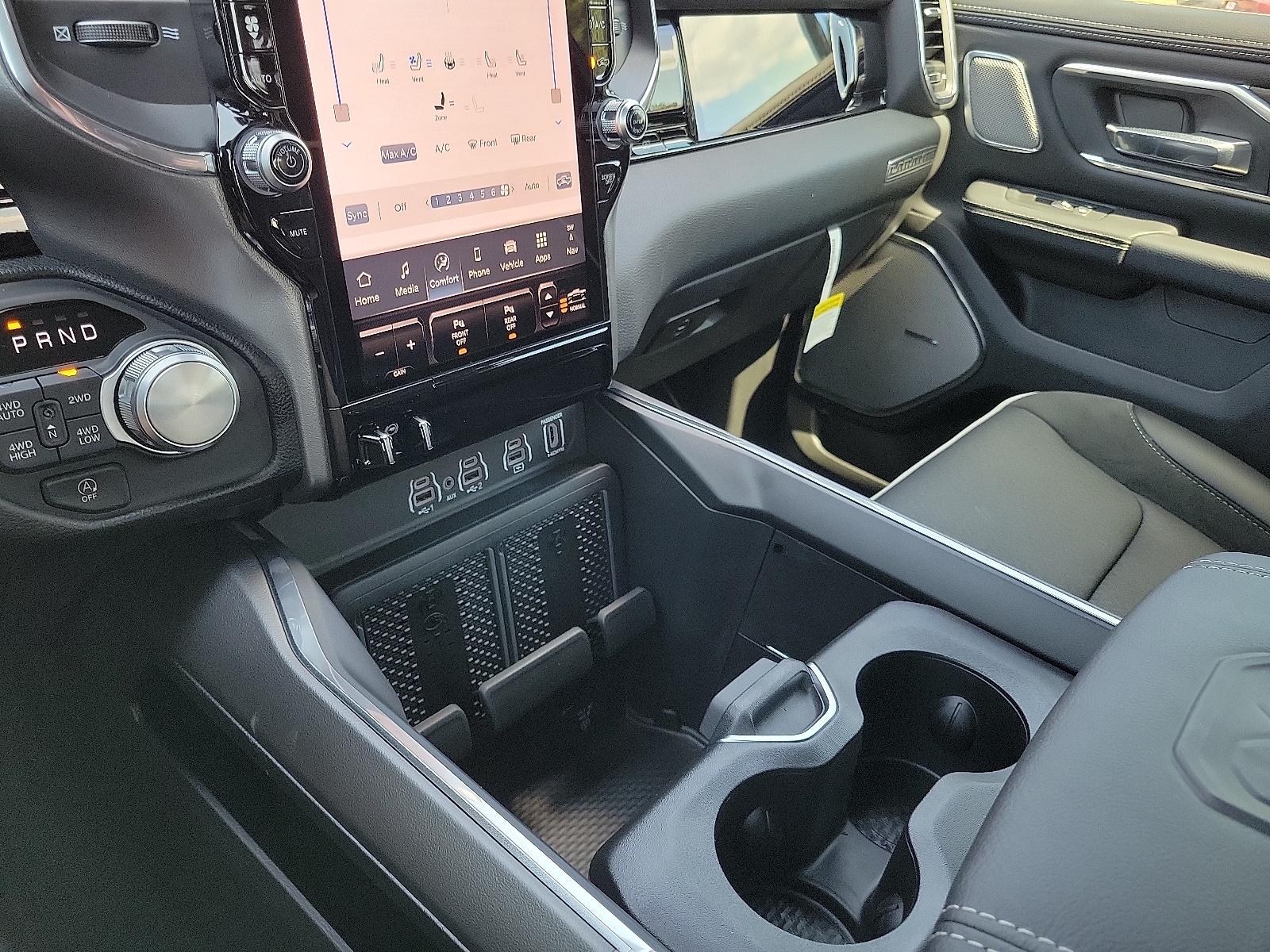 2026 RAM 1500 Laramie - Photo 18