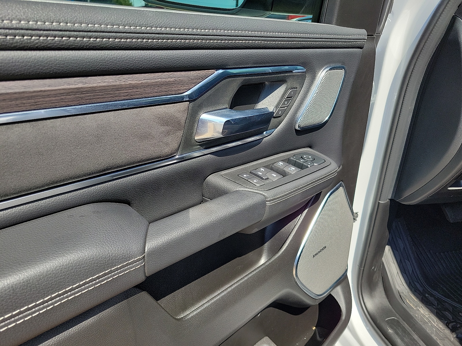 2026 RAM 1500 Laramie - Photo 11