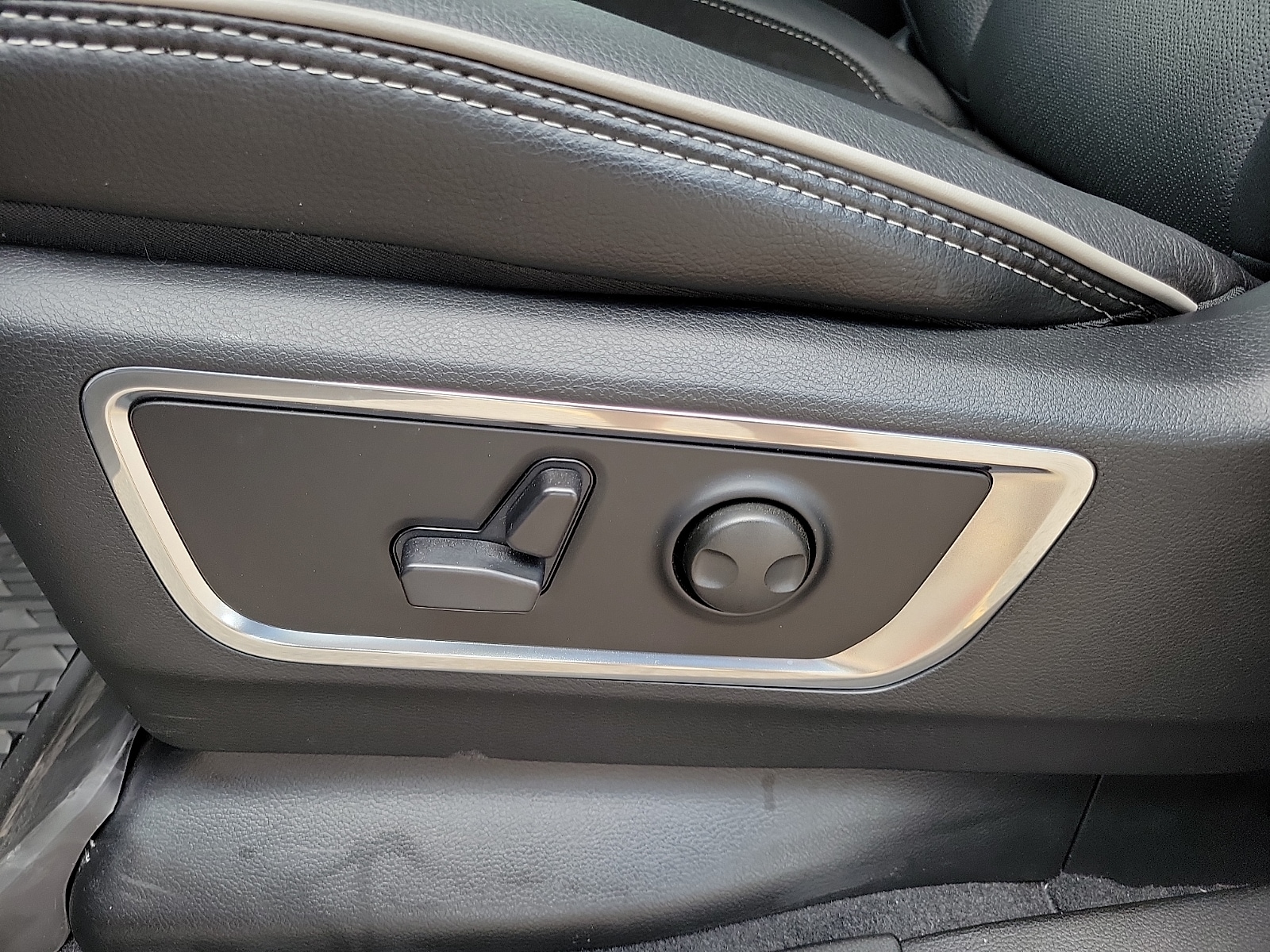 2026 RAM 1500 Laramie - Photo 13